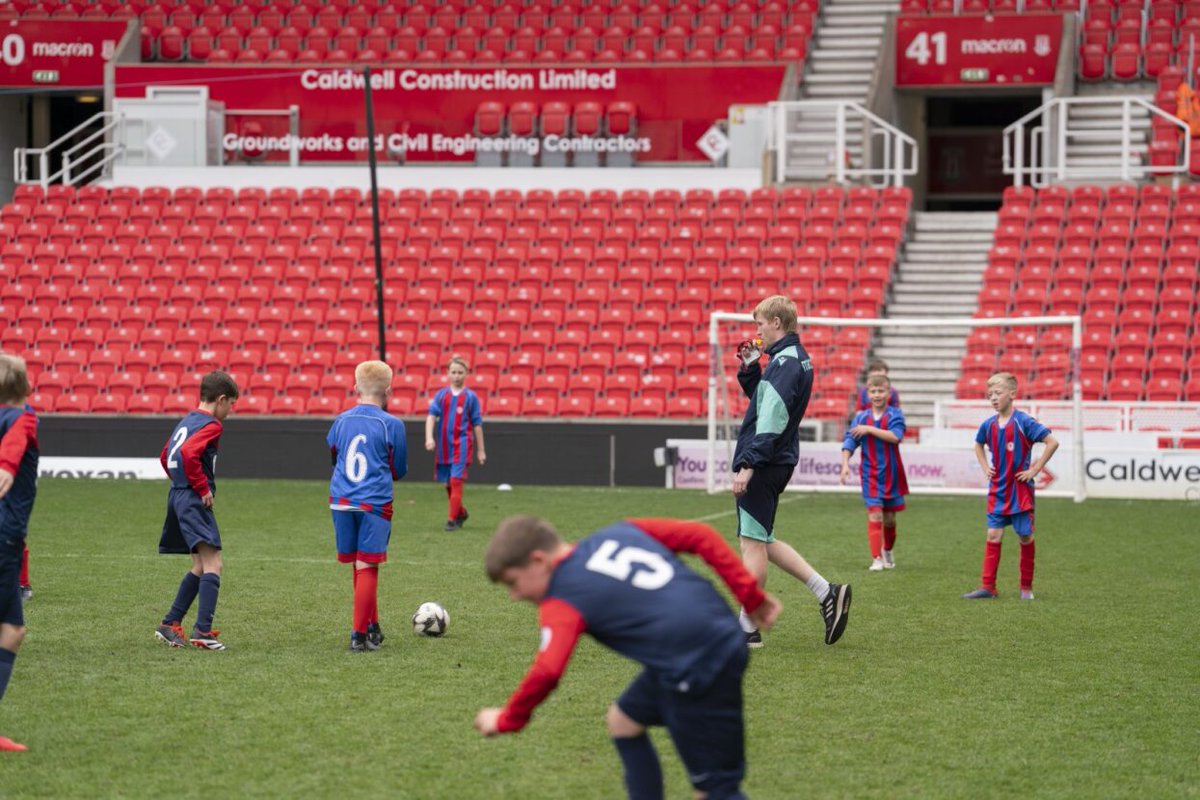 Would pupils from your school like to experience playing football on a professional pitch🤷‍♀️ On Monday, it was Ellison Primary Academy who were champions of our Year 4 & 5 Play on the Pitch event🏅 Email Richard.Adams@stokecityfc.com to become a Primary Stars partner school