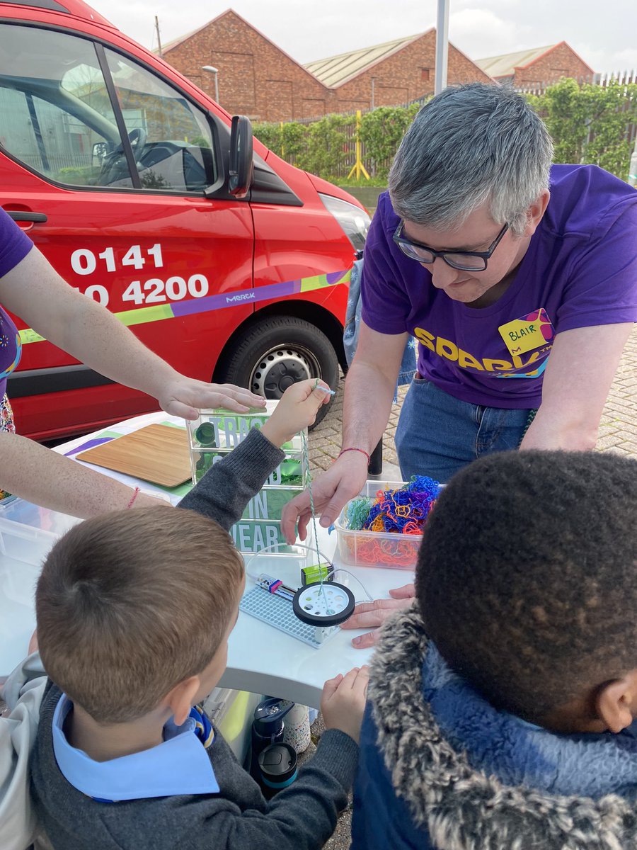 MrsMonaghan2's tweet image. Amazing opportunity for our children to explore STEM with @merckgroup and the #SPARKcuriosity cube! Thank you to Miss Doyle for organising! @stpaulwhiteinch @STEMglasgow @STEMedscot