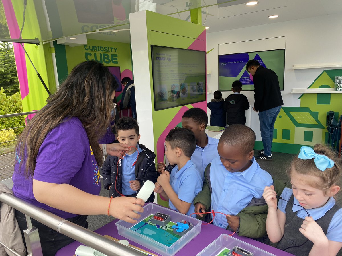 MrsMonaghan2's tweet image. Amazing opportunity for our children to explore STEM with @merckgroup and the #SPARKcuriosity cube! Thank you to Miss Doyle for organising! @stpaulwhiteinch @STEMglasgow @STEMedscot