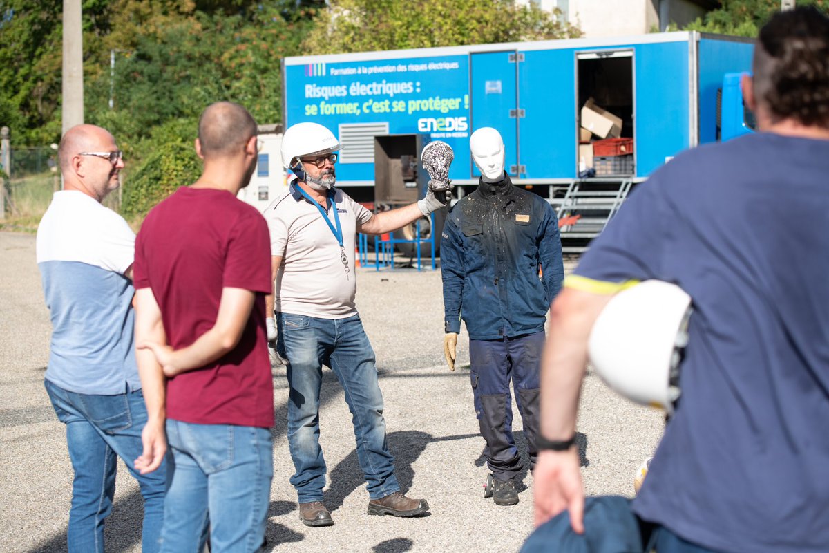 🎓🔌 Hier, notre campus de Frontignan a ouvert ses portes aux élèves de la classe "réseaux électriques" du lycée Joliot Curie Sète !
Une journée pour explorer nos métiers ! 👷‍♂️
Enedis recrute pour accélérer la transition écologique : plus de 10 000 d’ici à 2027 ! Rejoignez-nous !