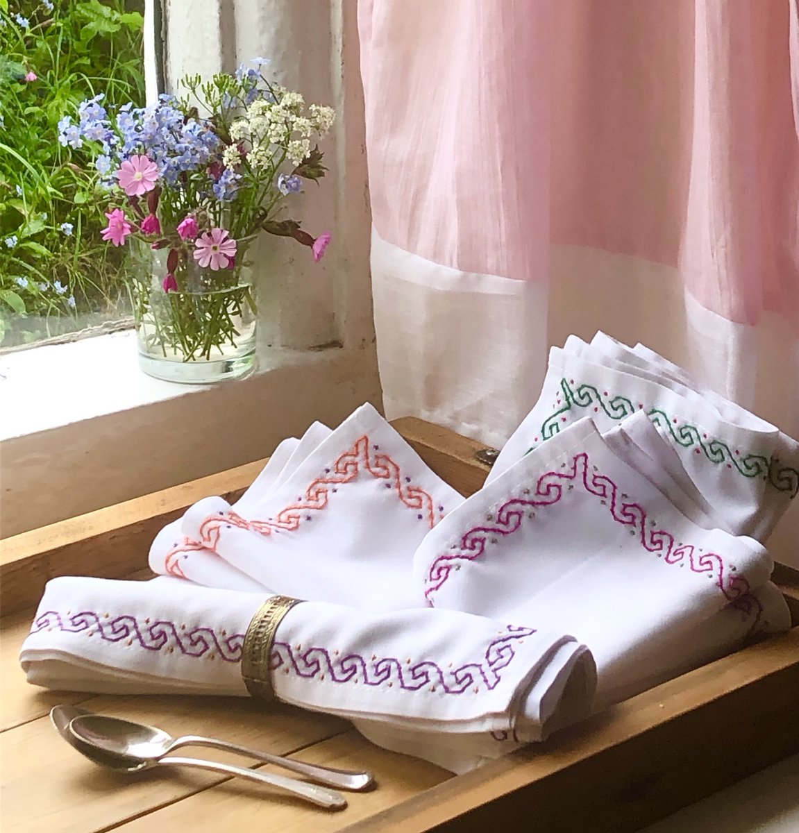 LucyJenko's tweet photo. 4 napkins embroidered using the Bangladeshi Nakshi Kantha method. Lay the groundwork of hundreds of stitches, then thread patterns through them to your heart’s content. https://t.co/PpV2oQw5Je