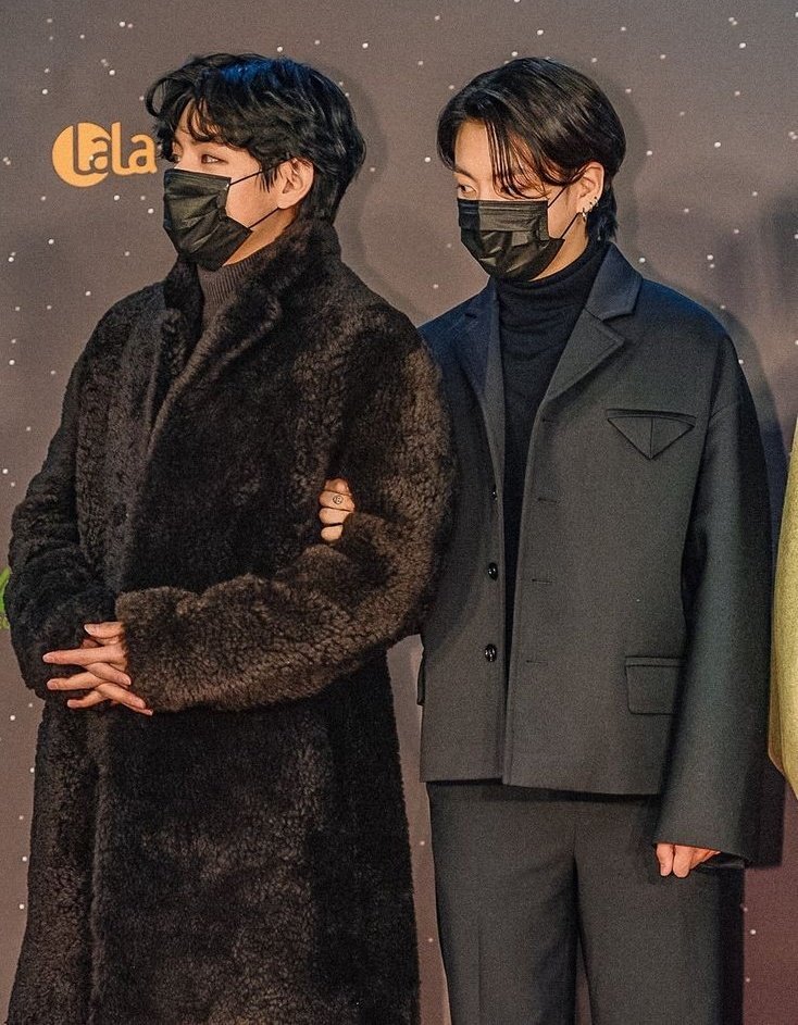 dilfvian's tweet photo. Baby &amp; Baby protector ~ a taekook thread https://t.co/nJ9ve41xT2