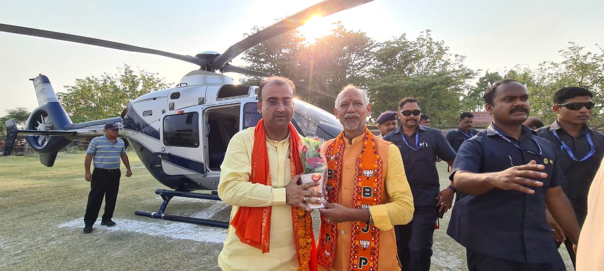 SIGRIWALBJP's tweet photo. जन जन की यही पुकार, अबकी बार 400 पार!

लहलादपुर, हाई स्कूल मैदान में आयोजित जन आशीर्वाद सभा में उपमुख्यमंत्री माननीय सम्राट चौधरी जी एवं स्वास्थ्य मंत्री माननीय मंगल पांडेय जी के साथ सम्मिलित हुआ।

@blsanthosh https://t.co/LbHpvTwfsu