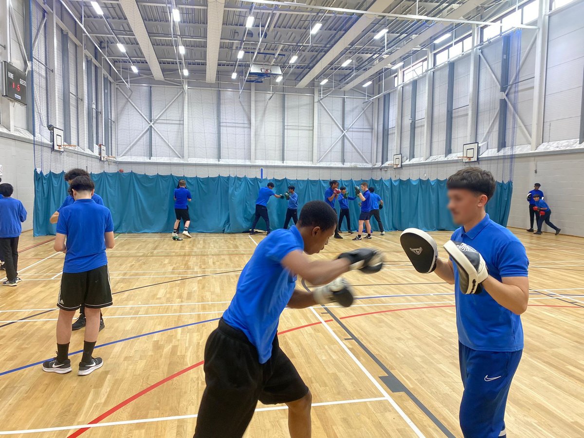 PrestonManorSch's tweet photo. Our #PE department brought Emil back in to run a boxing session with the boys class. The #KS4 students participated in conditioning exercises, paired up for some sparring and worked on their punching techniques. 🥊 #Boxing #Ambition #Sport #HIIT #CorePE #Fitness #Teamwork #Fun https://t.co/E5ffq4sjml
