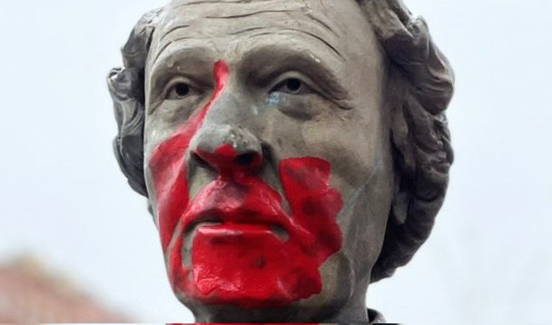 .@ParksCanada reopens John A. Macdonald's historic home with $9 'racism & sexism' tours where visitors can reflect on Canada as 'a place of pain representing repression.' blacklocks.ca/museum-has-9-r… @MayorPaterson @MarkGerretsen