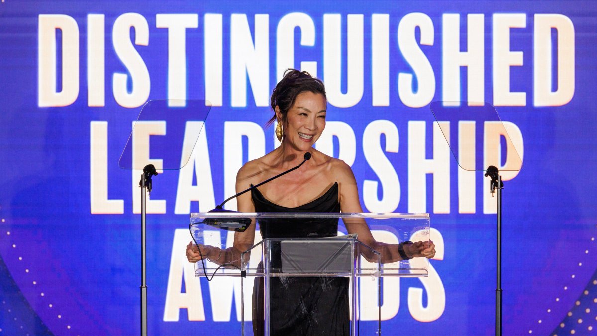 Congratulations to @UNDP's Goodwill Ambassador #MichelleYeoh who is honored w the 2024 Distinguished Artistic Leadership Award by @AtlanticCouncil. 🙏for being an inspiration & advocating #ForPeopleForPlanet. Join the award ceremony on May 16 @ 9am ET: bit.ly/4b6YFiY