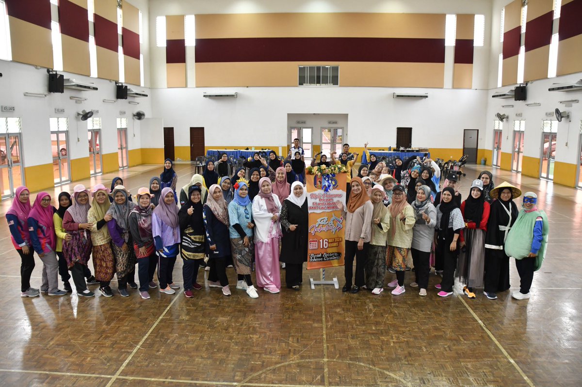 Mawilla_1's tweet photo. Kekal Sihat.
YBhg Pengerusi BAKAT (L) @Mawilla_1 merasmikan Program Fit & Fabulous khas buat ahli BAKAT (L). Aktiviti Senamrobik turut dilaksanakan seusai upacara simbolik pelancaran program.
@tldm_rasmi
@MPA_Barat
#bakatlaut
#BersatuBersediaBerjaya
#3B4one https://t.co/FI6LuBERn5