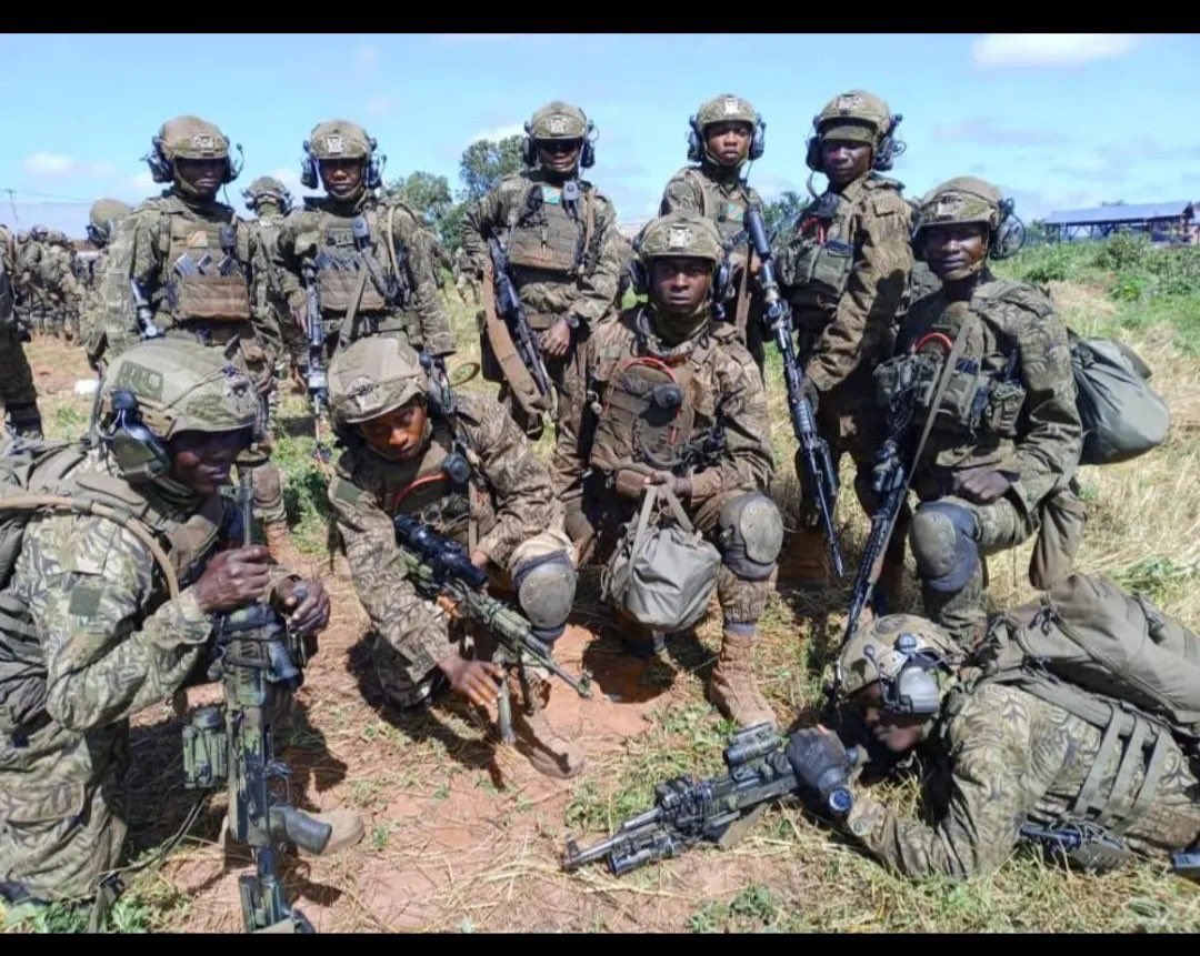 The most elite and complete SF unit of the FARDC.These men are assigned the most complx missions and in all types of terrain.Speclizd in covert sabotage ops, target ntralizing and hostage/asset rescue and extraction.🇨🇩
#fardc #congo #ponabendele🇨🇩 #military #kongo #specialforces