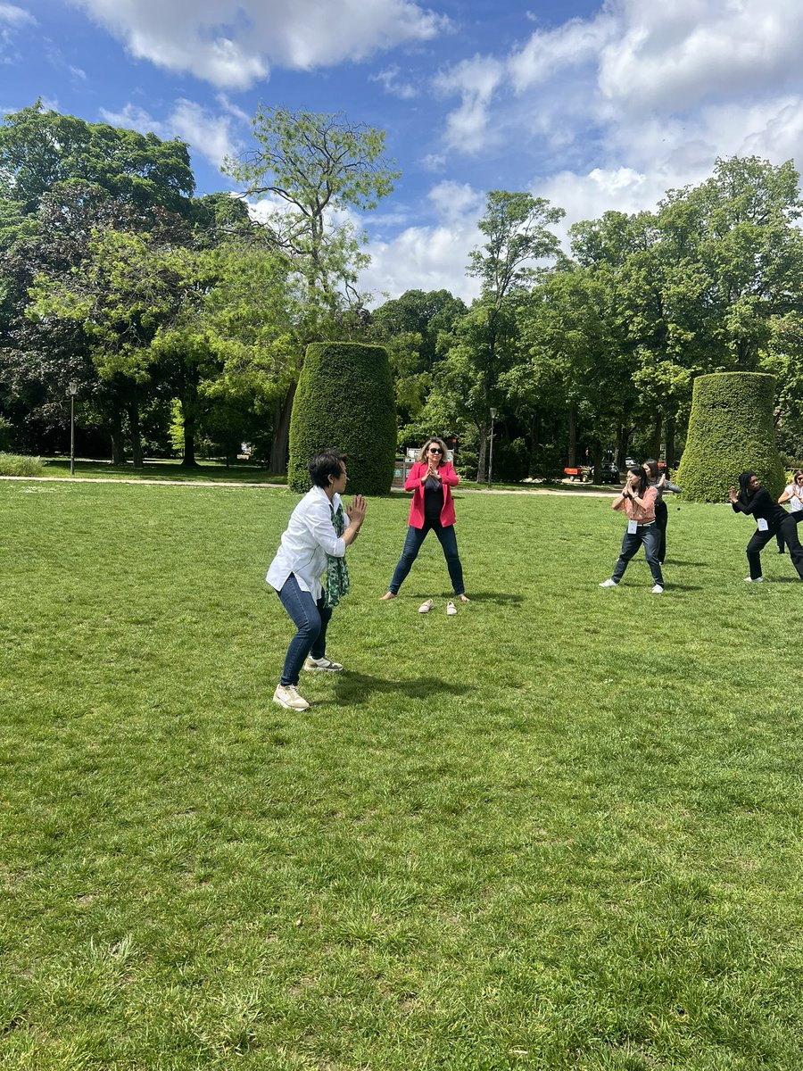 InterElles's tweet photo. Focus sur l’atelier « Initiation au Tai chi qi gong »🧘  Moment de bien-être et d'introspection sous de beaux rayons de  soleil ☀️ 

#interL24 #atelier #TaiChiQiGong https://t.co/IWukc885S5