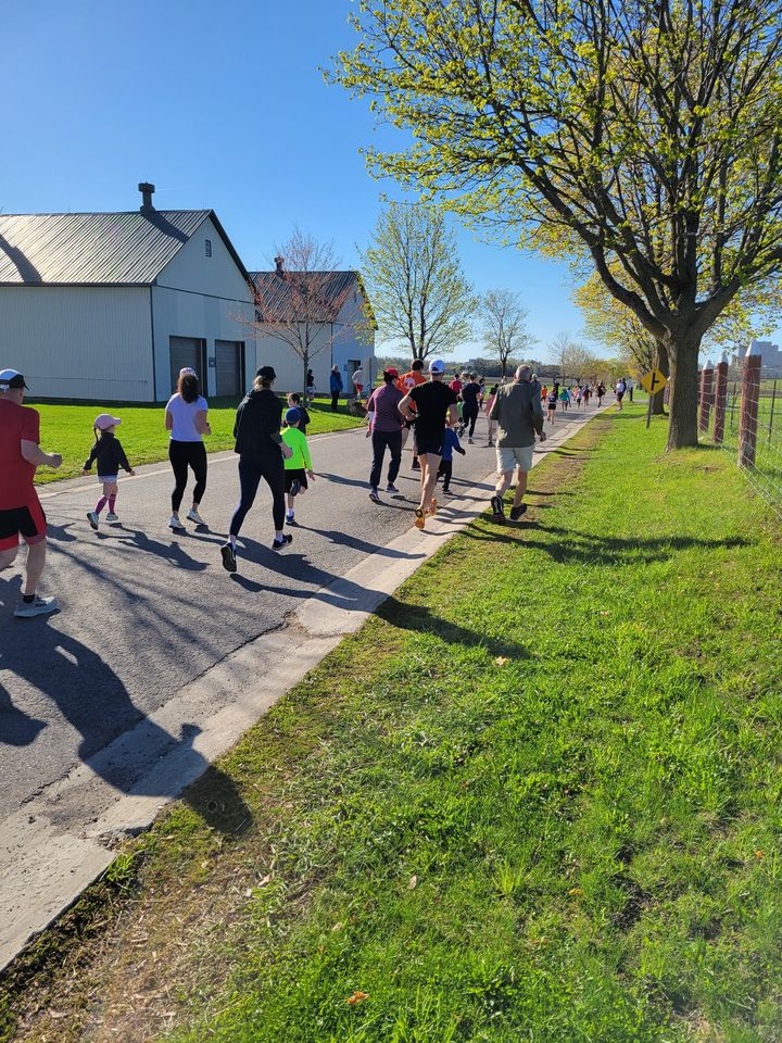 #TBT to the start of the 2023 Saturday 5K and Kids 1K Series on May 6, 2023. Join your running community for the first event of the Saturday 5K and Kids 1K Series presented by @Sports4Ottawa of the year on June 15! raceroster.com/events/2024/83…
