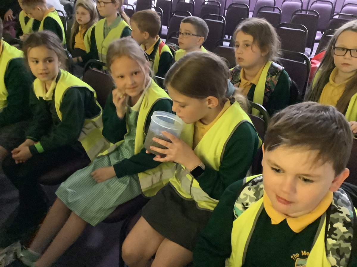 primary_meadows's tweet photo. The Owl class had a fantastic time @CadburyWorld on Monday. We all learnt lots of interesting facts about how the chocolate is made, about the packaging, about the people that work there and also the history of Cadburys chocolate. We even managed to taste some chocolate. 😍🍫 https://t.co/JVZVUCxRp4