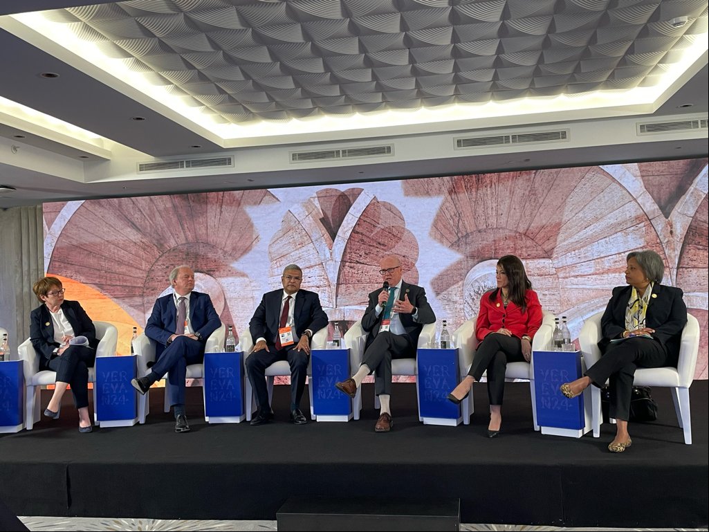 🇪🇺🎙️Our VP @OstrosThomas at the #EBRDam in Yerevan: 'The @EBRD is a key partner of the EIB Group. As shareholders, we collaborate on impactful investments. Strong coordination among Multilateral Development Banks in Ukraine shows the way on how we can work better as a system.'