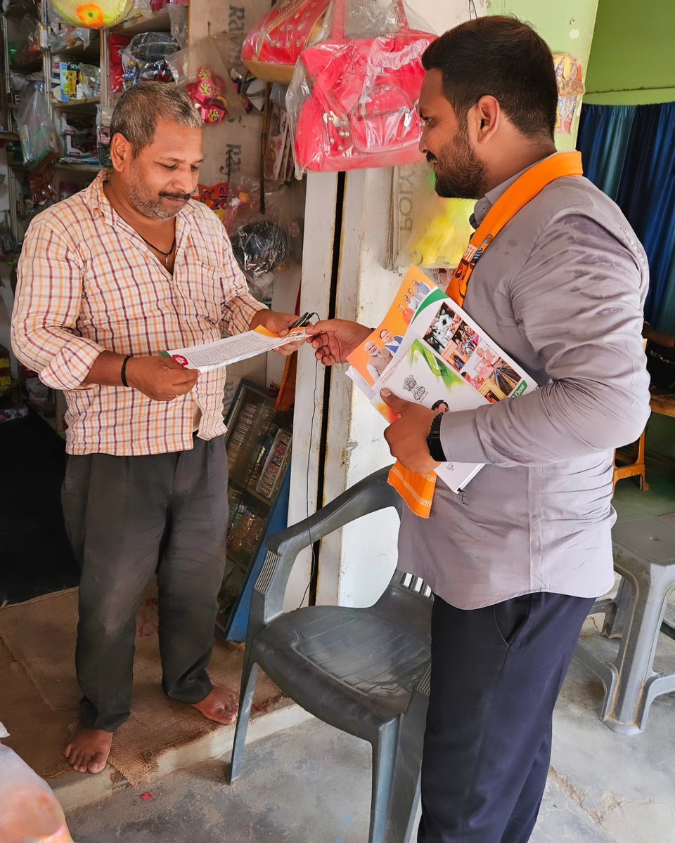 भारतीय जनता पार्टी गुजरात प्रदेश के अध्यक्ष श्री सी आर पाटील साहब के नेतृत्व में वाराणसी लोकसभा चुनाव अंतर्गत रोहिणीया विधानसभा में पेज समिति के सदस्यों से मुलाकात की गई। @narendramodi @PMOIndia @AmitShah @CRPaatil @BJP4India