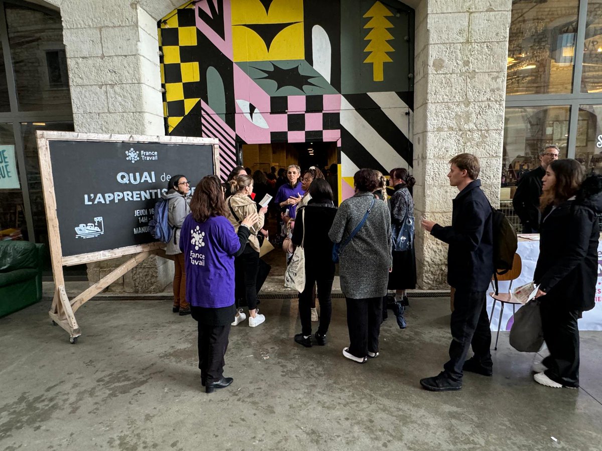 FTravail_NA's tweet photo. Déjà plusieurs centaines de candidats au Quai de l'#Apprentissage de #Bordeaux !

➕ de 8⃣0⃣ entreprises y recrutent en #Alternance 🎓

⚡️ https://t.co/Ba5zk7l2Vj https://t.co/lPQ9zR9vrx