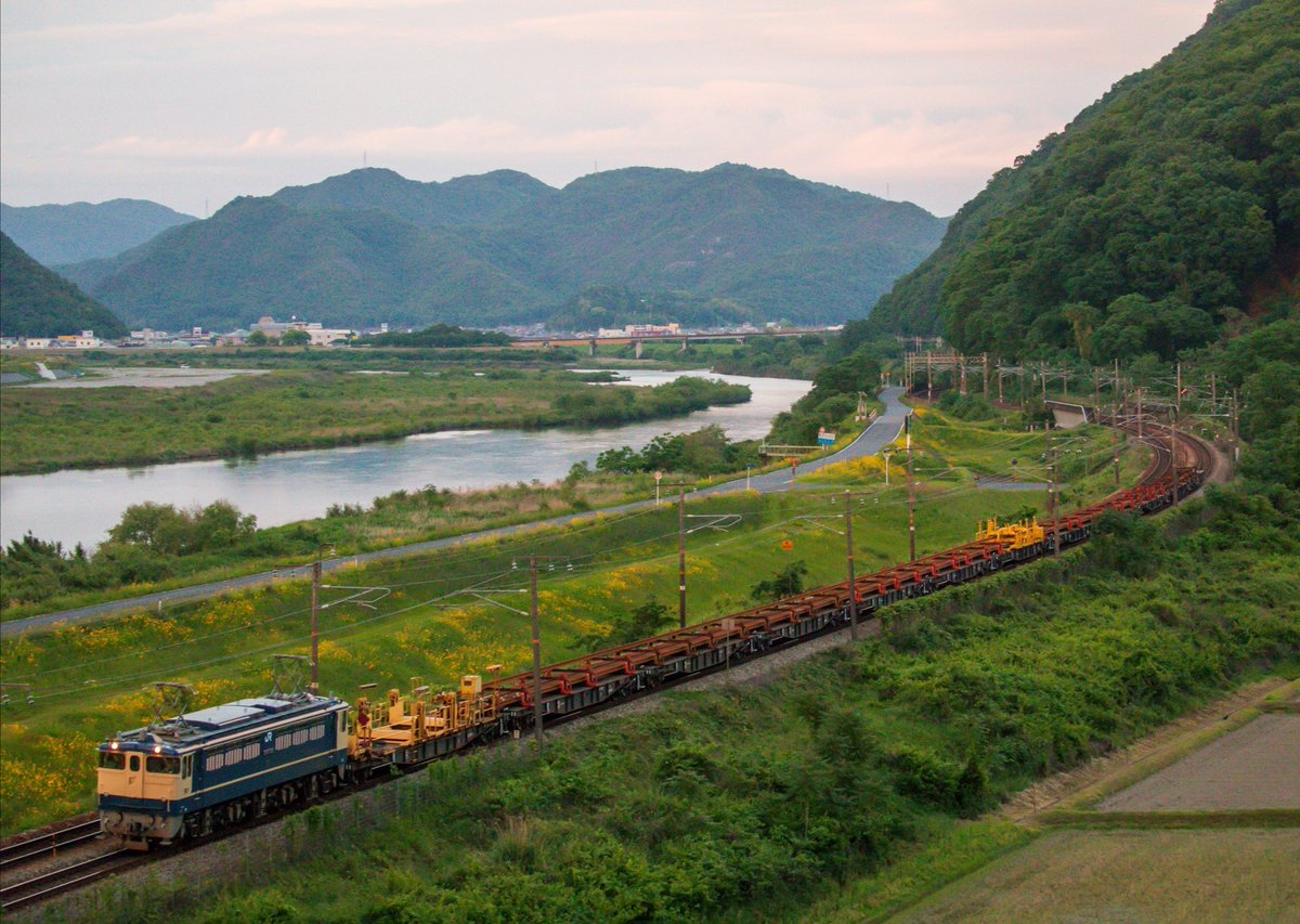 2024/5/15
工9389レ　里庄工臨
EF65 1128+チキ12B
伯備線から高速課金で移動してギリギリ間に合いました。