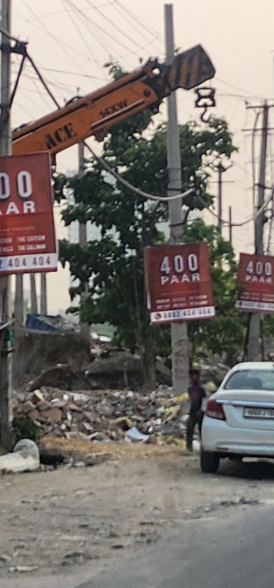 MeraGurgaon's tweet image. गोल्फ कोर्स एक्सटेंशन रोड और सेक्टर 47 में अवैध होर्डिंग्स और बैनरों ने सड़क को अवरुद्ध कर दिया। कितनी शर्म की बात है !

2000 Hording, Banners illegal !!

#ModiLies #ModiBhakt

@LtGovDelhi
@MunCorpGurugram @DC_Gurugram @OfficialGMDA @NayabSainiBJP @HsvpHaryana @narendramodi