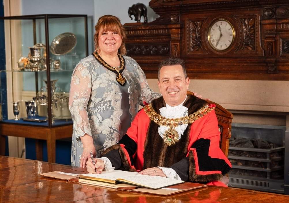 Congratulations to Bolton's new Mayor, Councillor Andrew Morgan JP, who has chosen Ladybridge High School to represent him during his year in office.  Representatives from the school are looking forward to walking in the Civic Parade on Sunday 19th May #TeamBolton