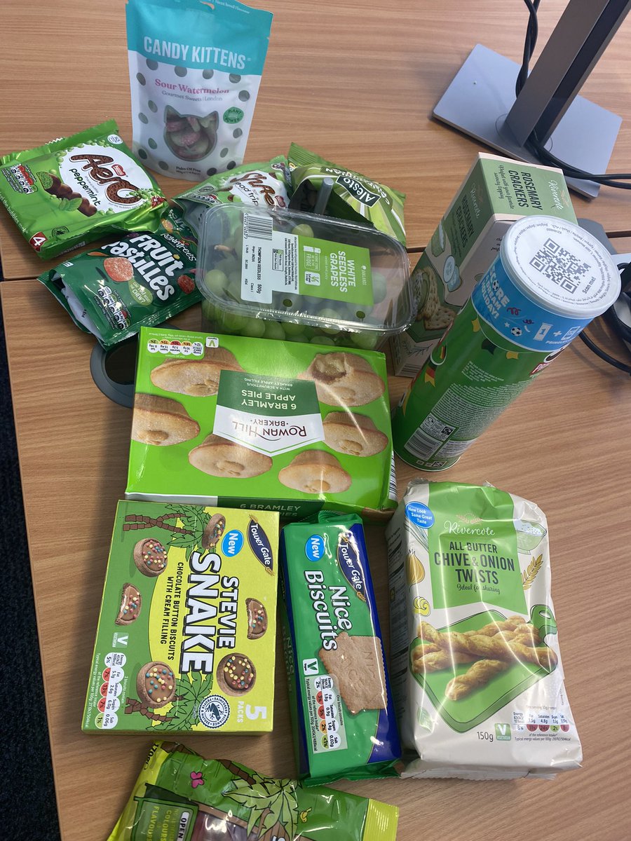 Incase you didn’t know, it’s ‘Wear It Green Day’ for #MentalHealthAwarenessWeek 💚 
So of course we’ve gone all out in #teamsouth Green snacks anyone? 👀
@mentalhealth @NHSGrampian @HSCPshire #WearItGreen #PrioritiseYourMentalHealth