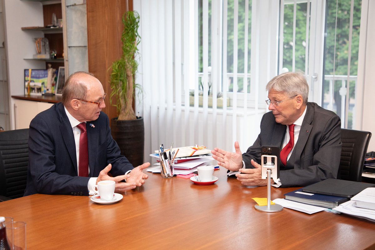 LH Kaiser & Othmar Karas, 1. Vize-Präsident des EU-Parlaments, zeigen sich besorgt über die zunehmende Aggression in der politischen Auseinandersetzung: „Politik ist und muss wieder mehr sein als Parteipolitik. Politik bedeutet Verantwortung für seine Mitmenschen zu übernehmen“