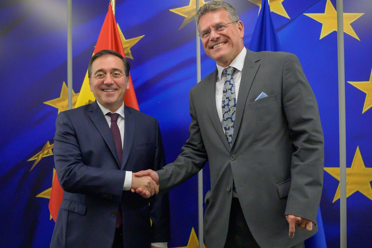 Comienzo jornada de trabajo en Bruselas reuniéndome con el vicepresidente de la @EU_Commission @MarosSefcovic para seguir avanzando hacia un acuerdo en relación a Gibraltar para una zona de prosperidad compartida.