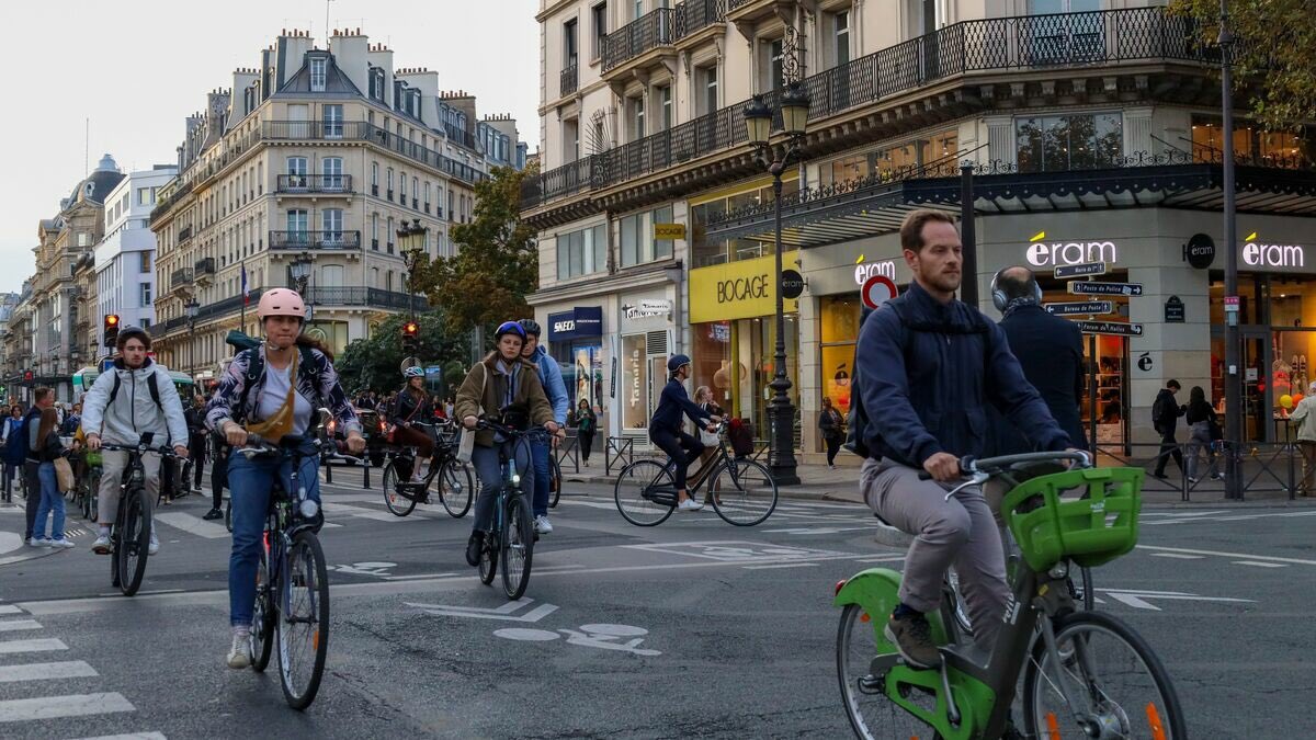 Estudio señala que la gente con mayor grado de estudios, con un alto grado de satisfacción con la vida y las personas que son respetuosas con el medio ambiente tienen mayores probabilidades  utilizar la bicicleta como medio de transporte 🚲👌nature.com/articles/s4159…