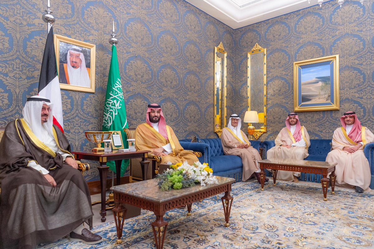 #Manama | HRH the Crown Prince met with the Prime Minister of Kuwait on the sidelines of the 33rd Arab Summit.