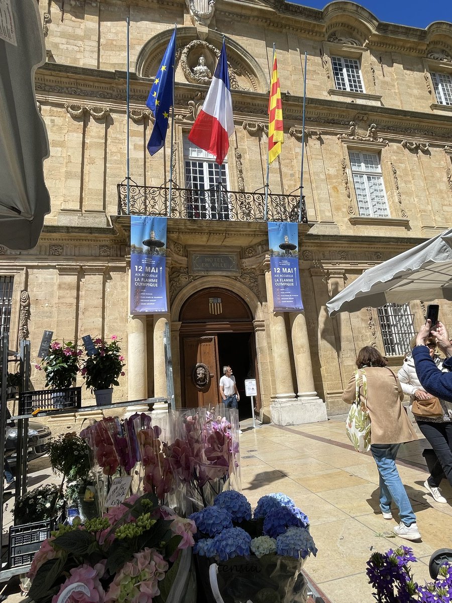 .. a few photos from Aix en Provence.. clear skies.. wonderful light and colour..