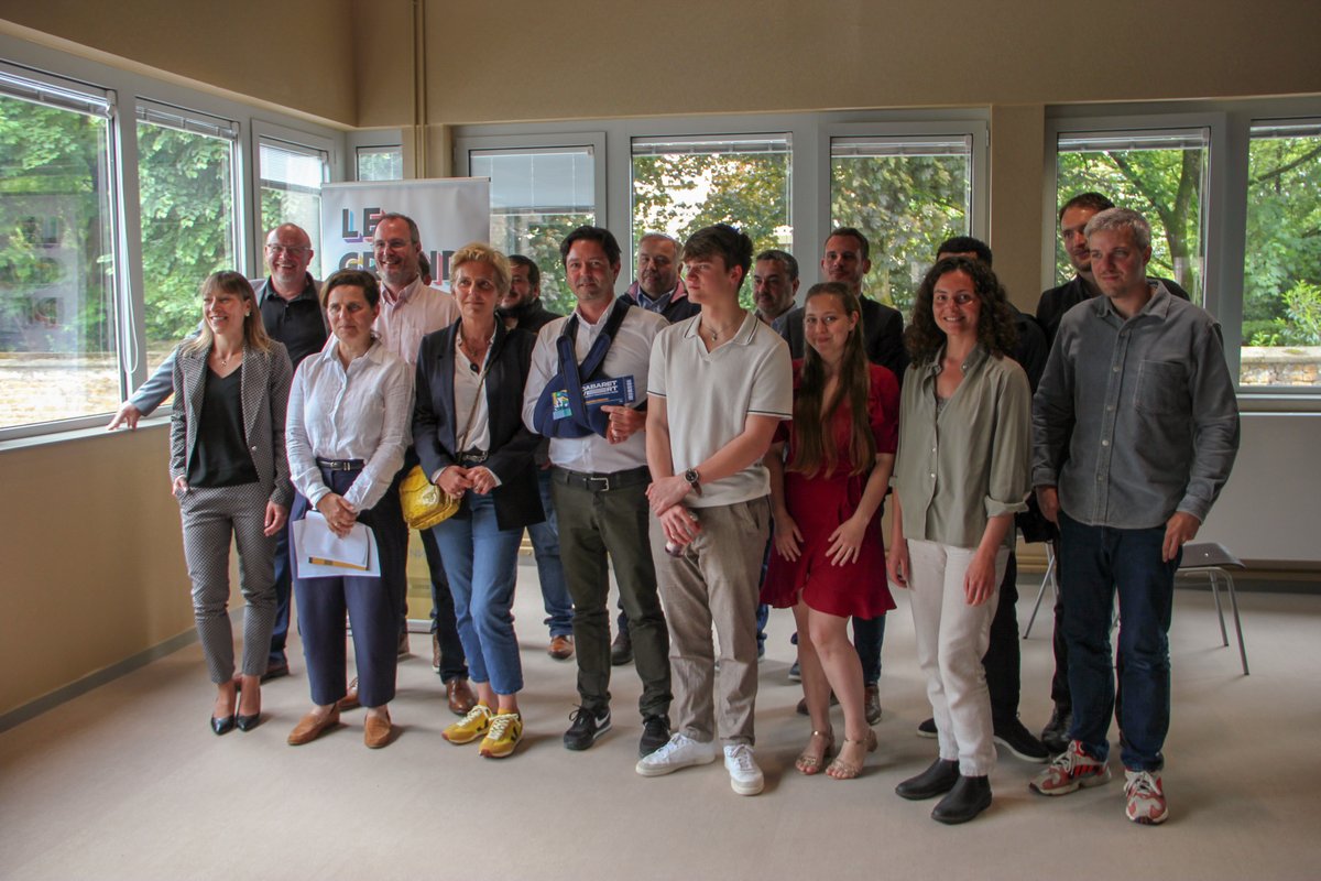 [GRAND PITCH] 🎙️ Ce matin, les structures de l'écosystème start-ups étaient réunies dans les Ardennes pour assister à la 10ème édition du #GrandPitch 🚀 dédiée au transfrontalier 🚆
👏🏻 Merci aux acteurs du territoire présents et au <a href="/CabaretVert/">Cabaret Vert</a> pour avoir récompensé le lauréat 🎫
