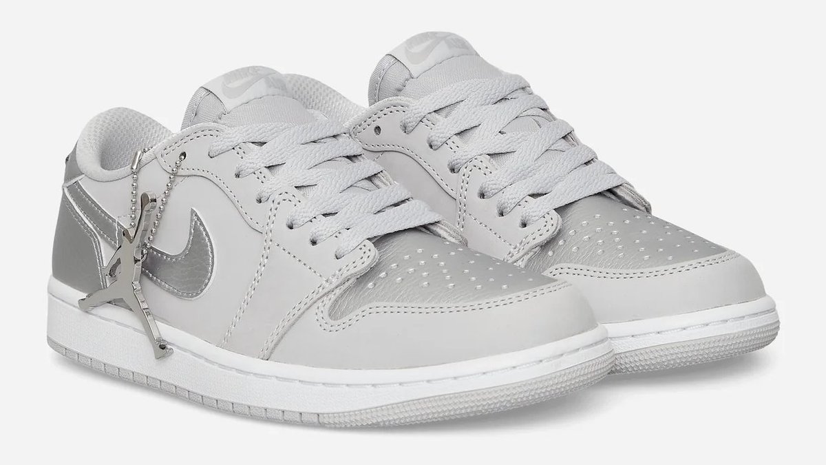 LIVE EARLY 🚨
Air Jordan 1 Low OG “Metallic Silver” is available on SlamJam

📲 sovrn.co/mea0k8a

#AD
