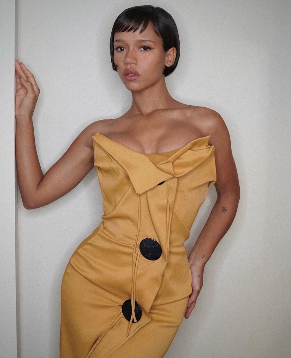 tayrussellfiles's tweet image. hi ! this is a new account dedicated to posting about the life and career of actress taylor russell — follow and turn on our notifications for daily posts and updates ☆⋆。°⋆.