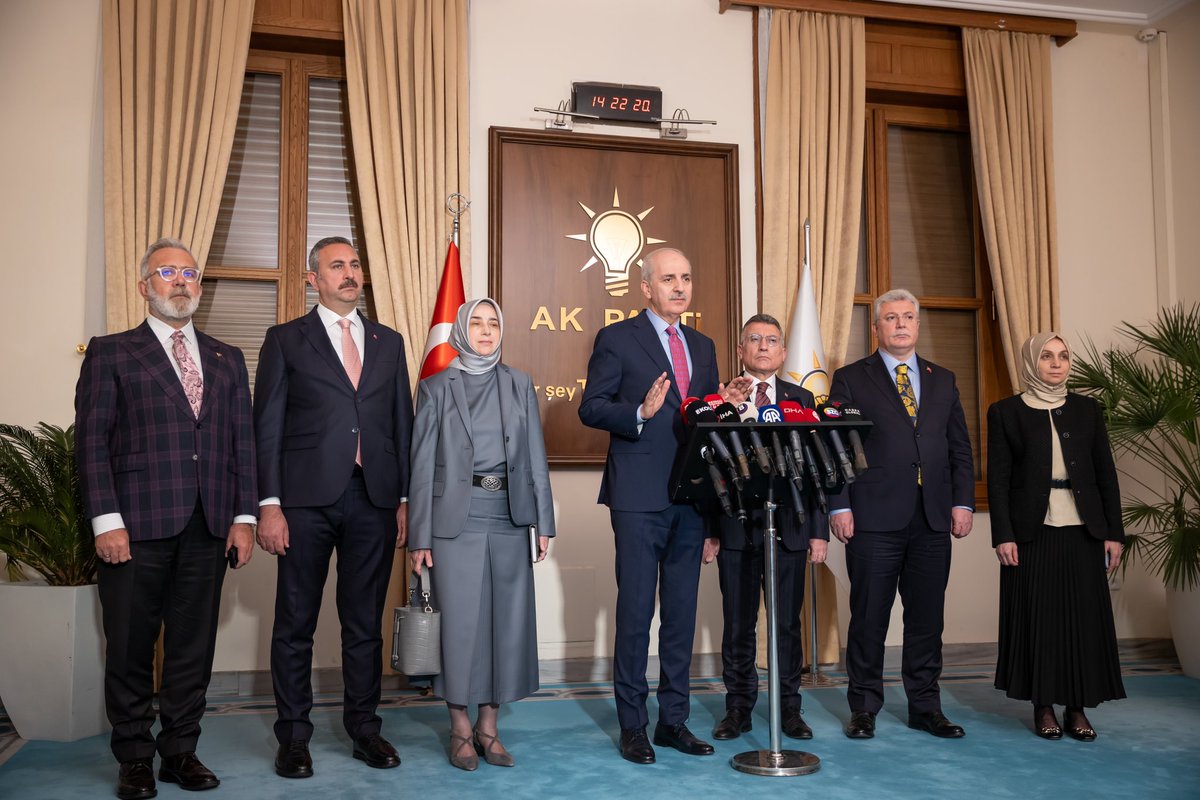 Türkiye Büyük Millet Meclisi Başkanımız @NumanKurtulmus, AK Parti Grup Başkanı Abdullah Güler'i Meclisteki parti grubunda ziyaret etti.