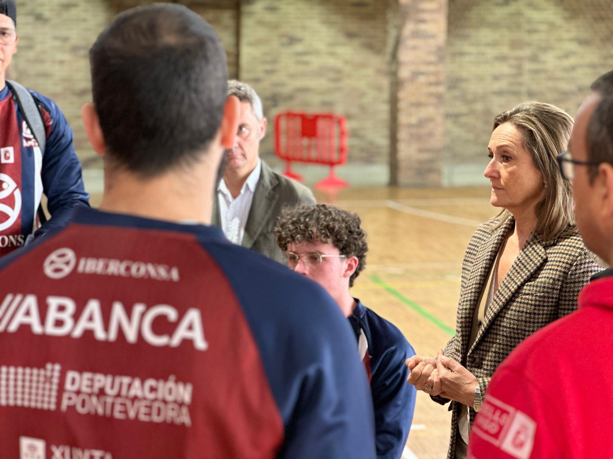 🏀 A vicepresidenta provincial, @Luisa_SMendez, visita o último adestramento da tempada do <a href="/ClubAmfiv/">Iberconsa Amfiv</a> para reunirse co equipo e a xunta directiva, á que trasladou a vontade da <a href="/depo_es/">Deputación Pontevedra</a> de seguir colaborando para afianzarse na División de Honra de Baloncesto en cadeira de rodas