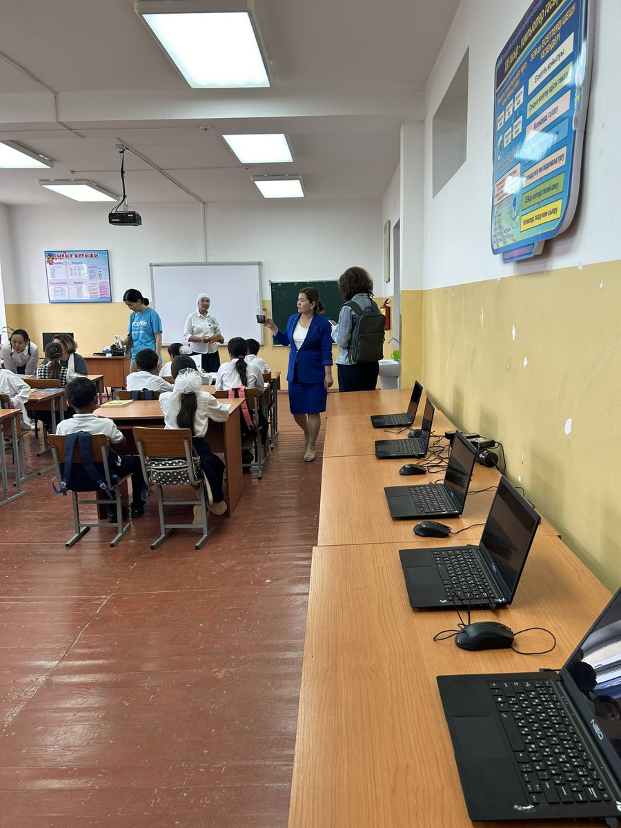 #Happeningnow UNICEF Kazakhstan together with QR Oqu-ağartu ministrlıgı / Министерство просвещения РК and @Ministry of innovations and space visit Turkestan schools connected to Internet under #Giga to monitor the quality of connectivity #EveryChildLearns