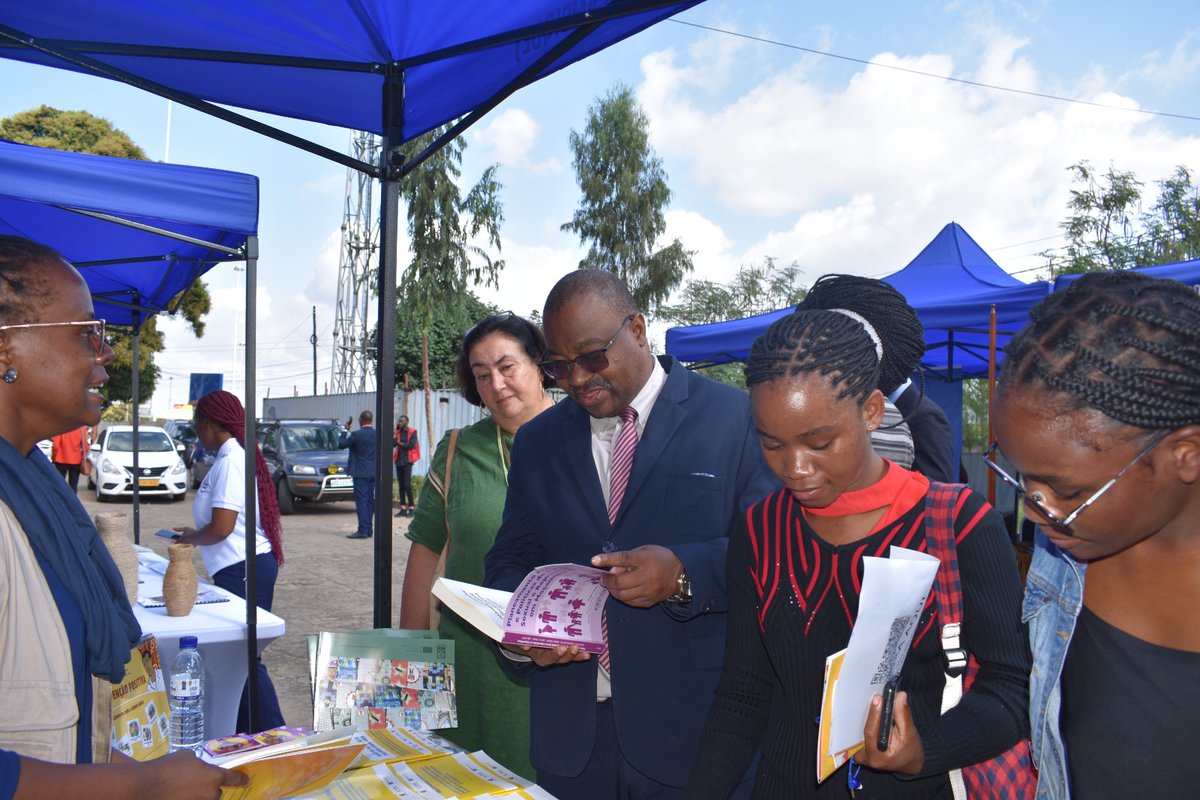 ICRH-M SETS UP STAND AT ACADEMIC FAIR.
At the invitation of the Government of Flanders, ICRH-M took part yesterday in the academic event organized by the European Union to promote study opportunities in Europe  for university students from Mozambican universities.