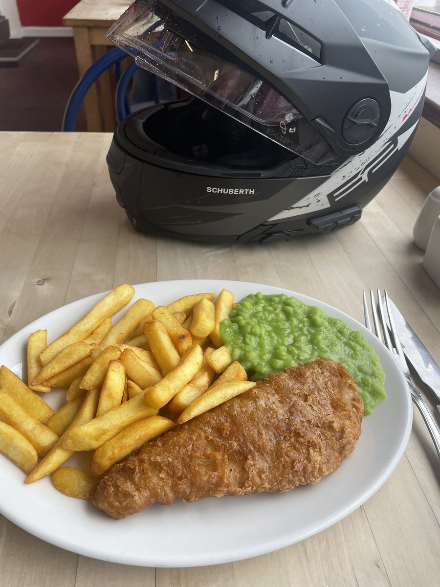 Just stopped off at the foodstopcafe nr Bridgenorth for some ahem, sustenance 😊👍 it is full of ‘mature bikers’ all in cars 😂