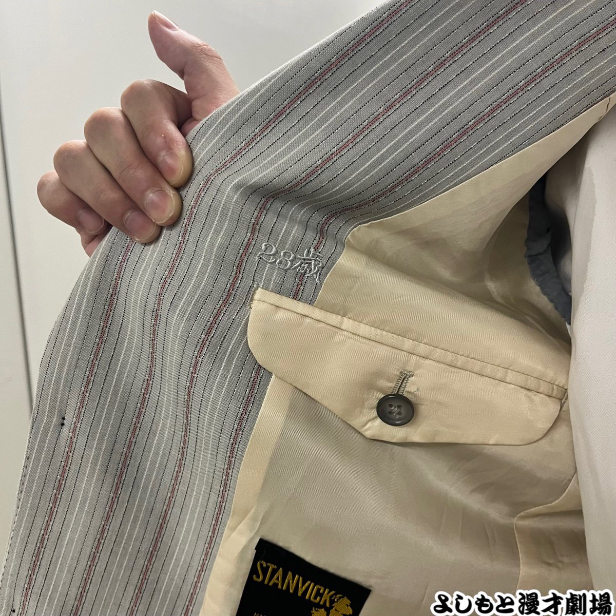 【新衣装✨】 #エナマキシマ 坂田さん が新衣装になりました💫 ☝️ポイント☝️ ジャケット内側の23歳刺繍がポイントだそうです🪡🧵 #新衣装