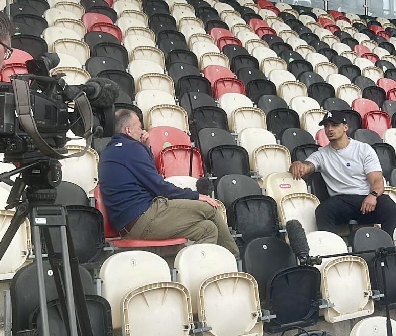 Shocking to hear from ⁦<a href="/ashton_hewitt/">Ashton Hewitt 🏴󠁧󠁢󠁷󠁬󠁳󠁿🇯🇲</a>⁩ of ⁦@dragonsrugby⁩ the racist abuse he has suffered. 

Hard to get your head around but great to hear the help around for #mentalhealthawareness from the likes of ⁦<a href="/MindCymru/">Mind Cymru</a>⁩ 

Read more 👉 bbc.co.uk/sport/rugby-un…