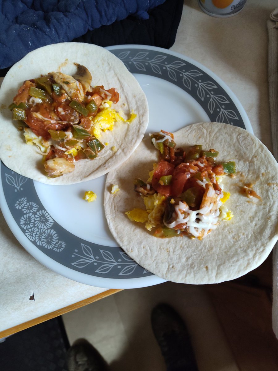 Breakfast wraps with eggs