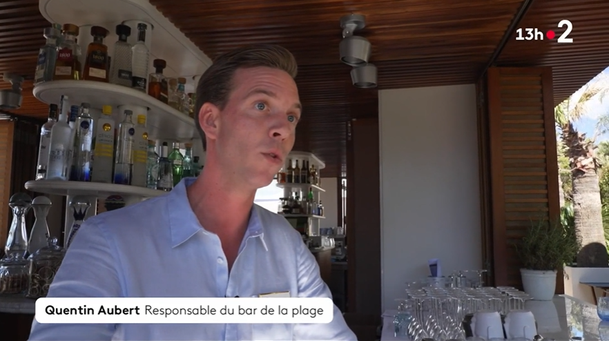 [Talents] 🍸 Une image chic et glamour travaillée jusqu’au cocktail : Quentin Aubert, Chef Barman du @CarltonCannes dévoile le cocktail phare de cette édition du @Festival_Cannes. 🎥 bit.ly/3K4ruRr #cannes #cotedazurfrance #cannes2024