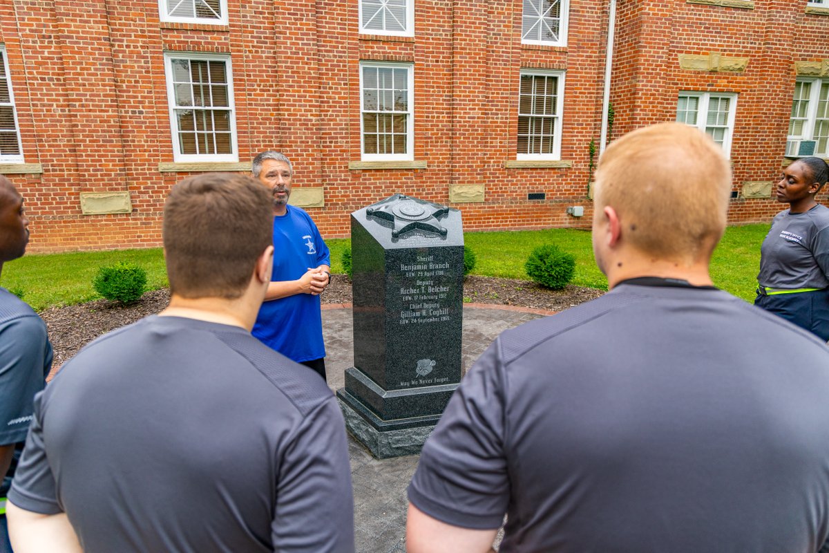 CCSOVA's tweet image. Yesterday, the 39th Basic Academy ran its sixth history run meeting with Lt. Colonel Wilkerson. He spoke to the recruits about the history of the 1917 Courthouse. #basicacademy #training #history #run