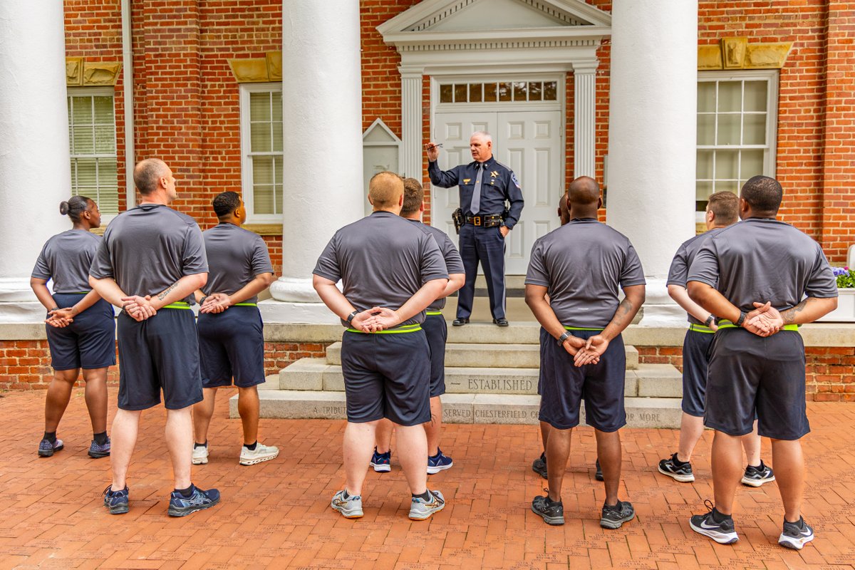 CCSOVA's tweet image. Yesterday, the 39th Basic Academy ran its sixth history run meeting with Lt. Colonel Wilkerson. He spoke to the recruits about the history of the 1917 Courthouse. #basicacademy #training #history #run