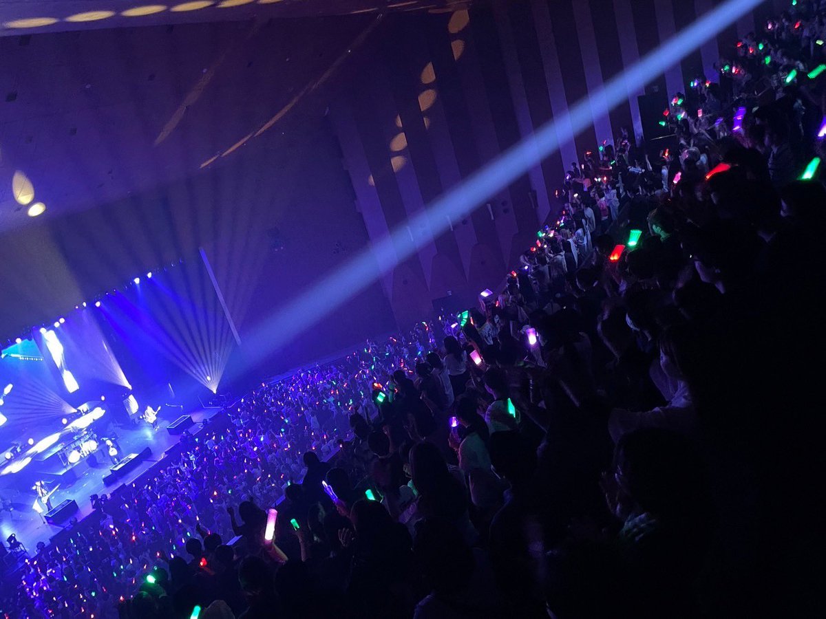 kiryuintw's tweet photo. ゴールデンボンバー全国ツアー広島公演でした！皆さんありがとうございました(^-^)
1階も2階も皆さん盛り上がってくれて嬉しかった楽しかったー！🙌
鬼龍院がスーツ姿で呼びかける謎CMもありまして…マジで今日丁度売り切れたそうです(当日機材席も)🙏
ありがとう！😭また来る！🎤
#金爆はどう生きるか https://t.co/LW7TZpIMCh
