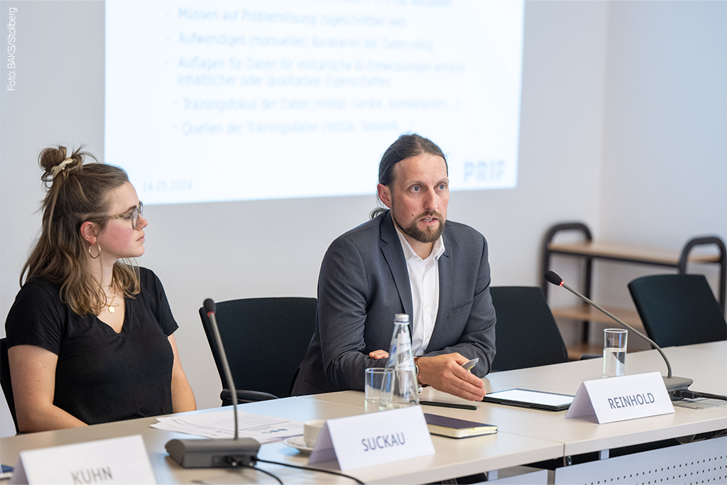 Ein paar Eindrücke von unserer Podiumsdiskussion mit @liskasuckau, Thomas Reinhold @CyberPeace1 und @_FrankKuhn über die Chancen der #Rüstungskontrolle und neuer Technologien beim #DFS24 – vielen Dank @BAKS_Bund! Die vollständige Veranstaltung hier⬇️ youtube.com/watch?v=d58bZy…