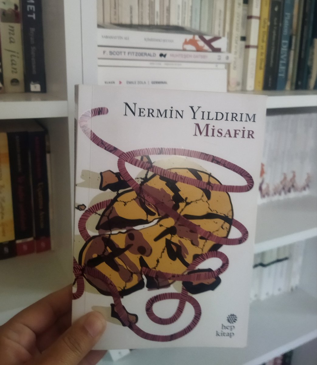 'İnsan en çok sevdiklerinden korkar,onları yitirmekten.' 'Ev'kitabından sonra hayran kaldığım @nnerminyildirim 'ın bu değerli eserini kıymetli arkadaşım @Ipekerhan1'le #okuyorum Şimdiden söyleyebilirim çok etkileyici güzel bir kitap👌 BAŞKA KİMLER OKUDU? #OkuyorumTartışıyorum🪶