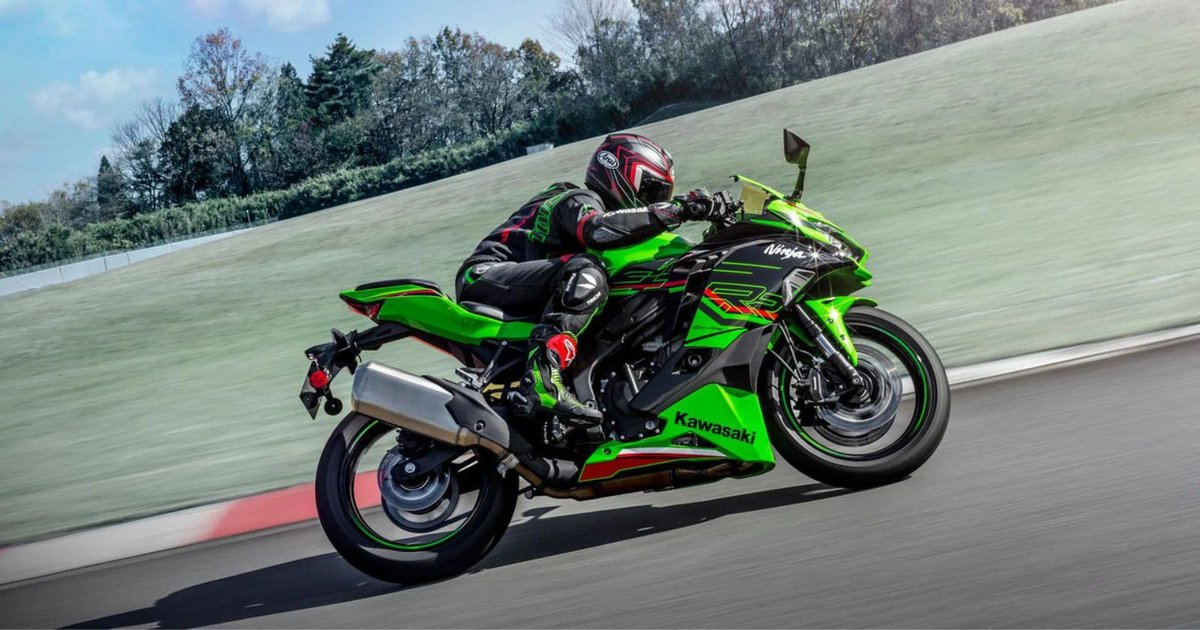 Kawasaki gives the most expensive sub-500 cc bike a special edition. Kawasaki Ninja ZX-4RR is expected to make its India debut in a couple of months and will be brought via the CBU. Makes its India debut soon! Details >> ackodrive.com/news/kawasaki-… #Kawasaki #Ninja #ZX4RR