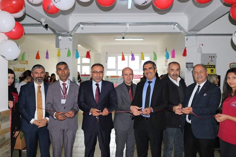 MemOrtakoy's tweet photo. İbn-İ Sina Mesleki ve Teknik Anadolu Lisesi tarafından Tübitak Bilim fuarı düzenlendi. Fuara İlçe Milli Eğitim Müdürü Ramazan DUMAN ve ilçe okul müdürleri katıldı.
@Aksaray_MEM 
@metinalpaslan40 
@Ramazan08484811 https://t.co/VmNd9LAlXd