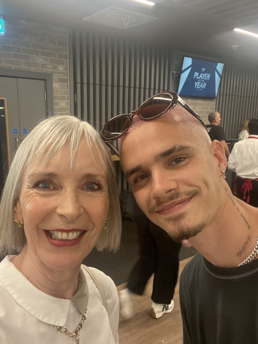 Thanks to <a href="/BrentfordFC/">Brentford FC</a> for the invitation to the POTY Awards last night. Wonderful evening at the GTech. Congrats to all the worthy winners. 
Bonus for me to meet Romeo Beckham new Ambassador for Brentford Penguins. 
@BrentfordPFC 
#romeobeckham #brentfordpenguinsfc 
#Empresses
