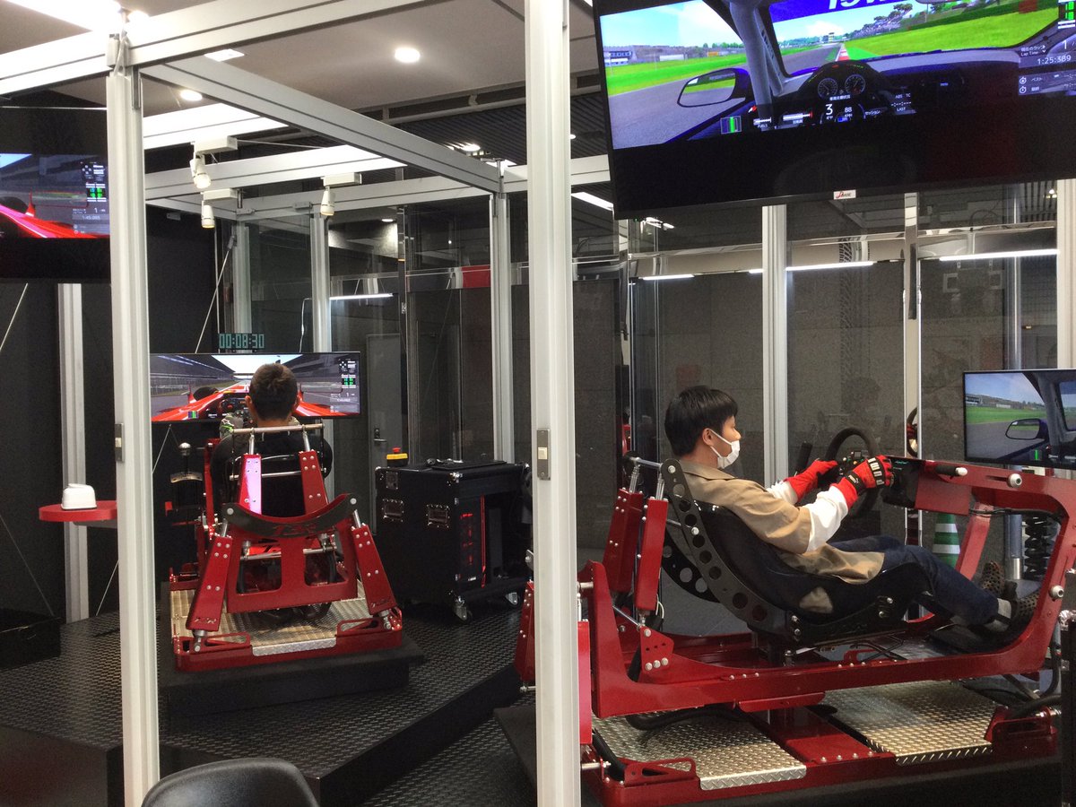 D_BASE_'s tweet photo. まっきーさんは #F138 で #鈴鹿サーキット
KremerさんはもちろんDチャレです🔥
今月は #BMW で #ヴァレルンガサーキット🏁
ところで #ヴァッレルンガ なの？
#ヴァレルンガ なの？？ https://t.co/SZmXeMMNfF