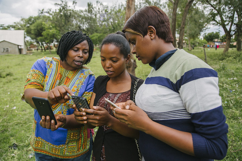 Even the most successful digital tools have fallen short of fulfilling their promises for (especially rural) women. Read why gender-sensitive innovation design would be a great step toward a more inclusive digital transformation 👉 on.cgiar.org/43ZPs9X #GenderinAg