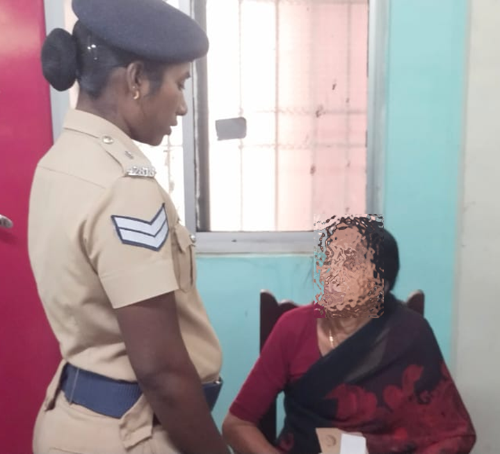 #BANDHAM #UPDATE

Greater Chennai Police is helping a 75-year-old woman who has lost her husband and living alone to get her lawful assistance.
Let's care for our elders! Dial 94999-57575 . 

கணவரை இழந்து தனிமையில் வாழ்ந்து வரும் 75 வயது முதியவருக்கான  உதவியை  சம்பந்தப்பட்ட